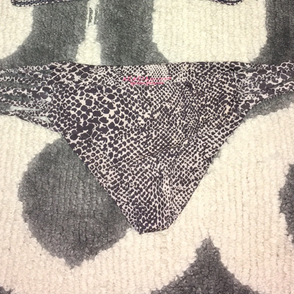 Acacia bottoms